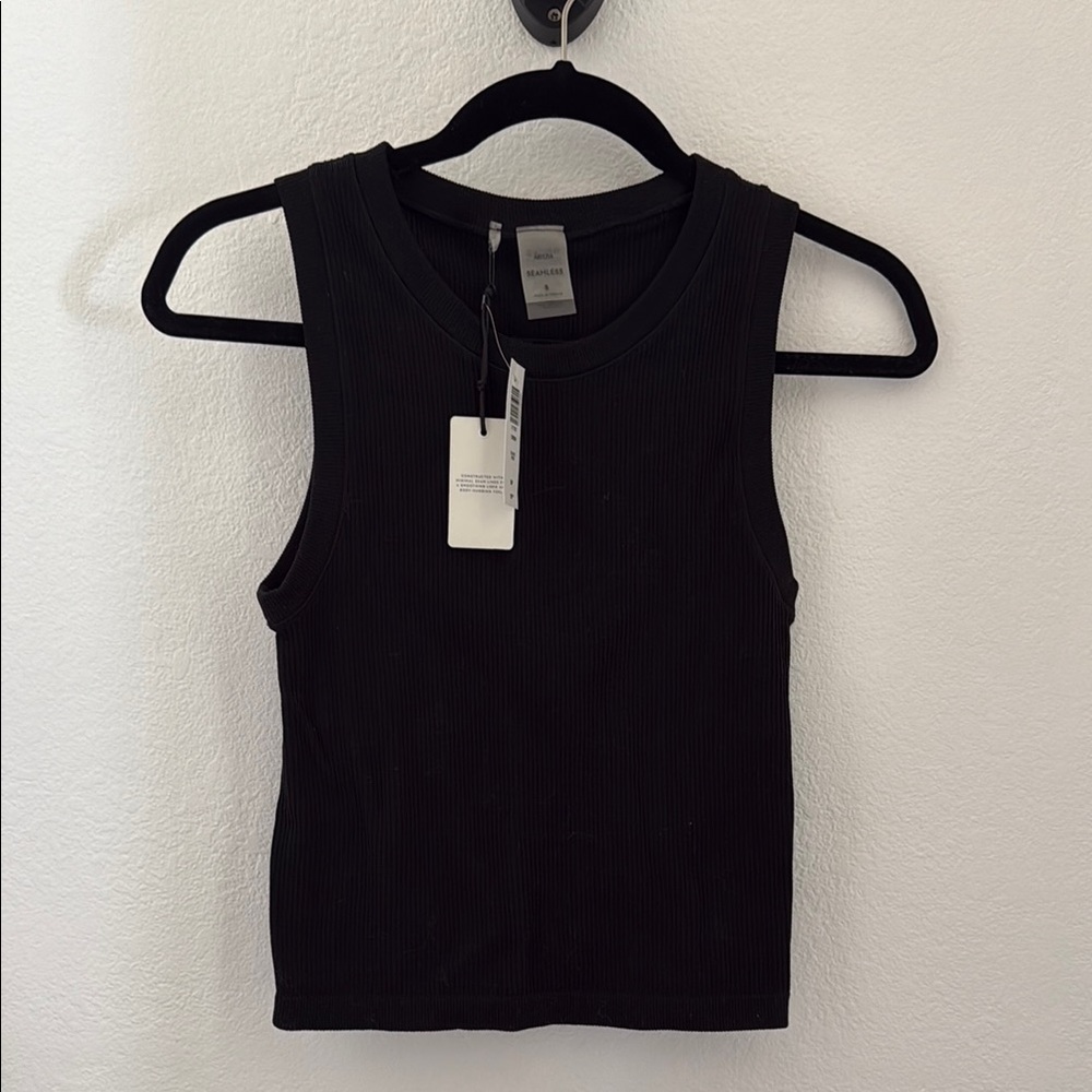 Brand New Aritzia Rib Seamless Crew Tank in Black (size Small)